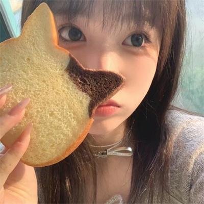 青青河畔草